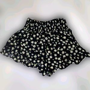 NWOT Wild Fable blck floral ruffle pullon shorts,M